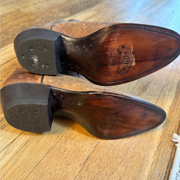 Brand new with tags. Unisex distressed Justin Western boots. - Picture 4 of 6